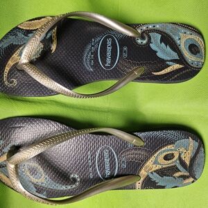 Havaianas Black and Gold Flip Flops